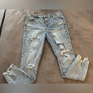 NWOT American Eagle Skinny destroyed jeans 16L